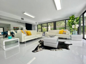 Spacious Brand New 3bd house family place w/pool